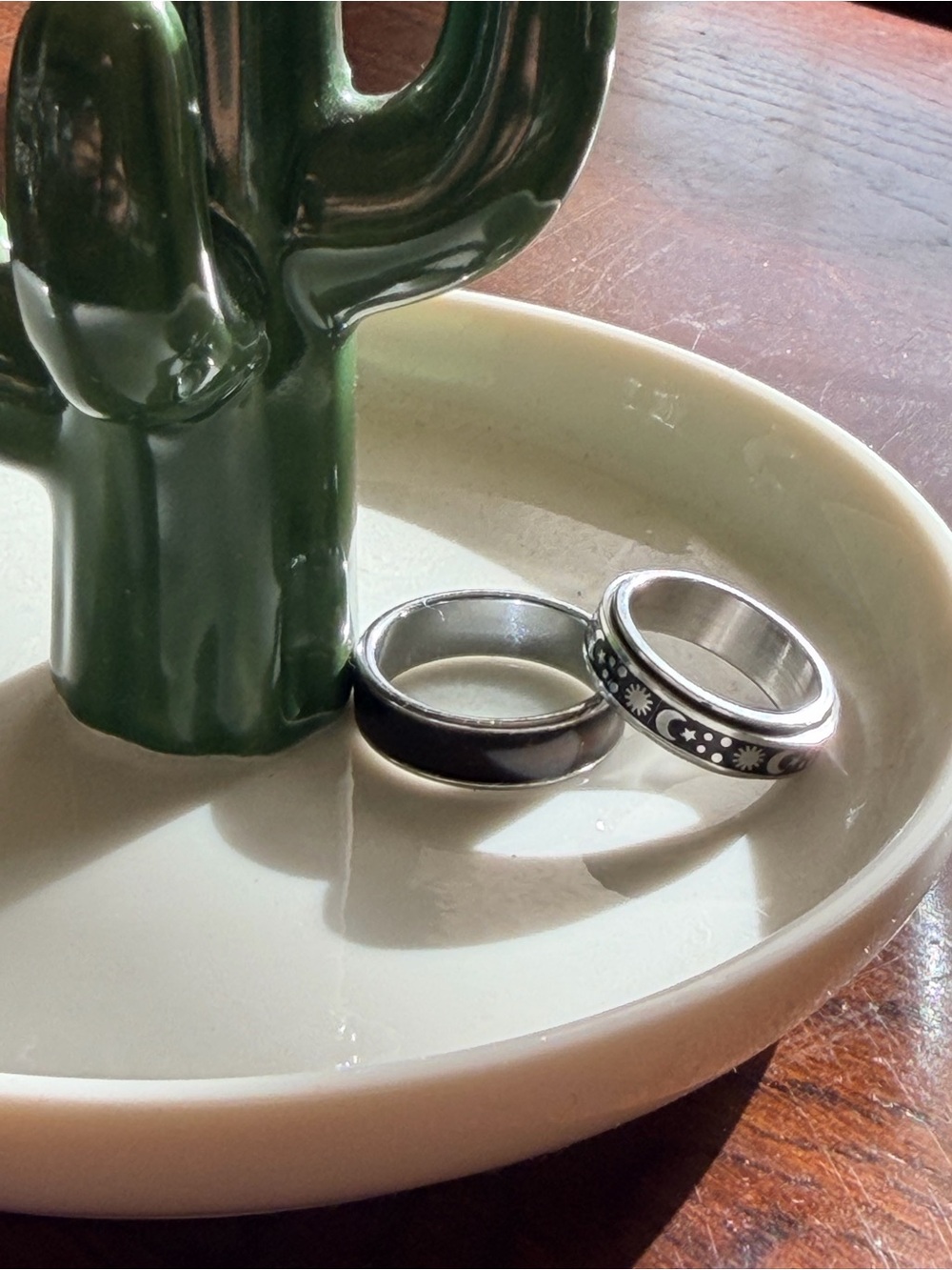 Women’s Stainless Steel Black Inlay & Celestial Spinner Pattern Rings Size 7.5